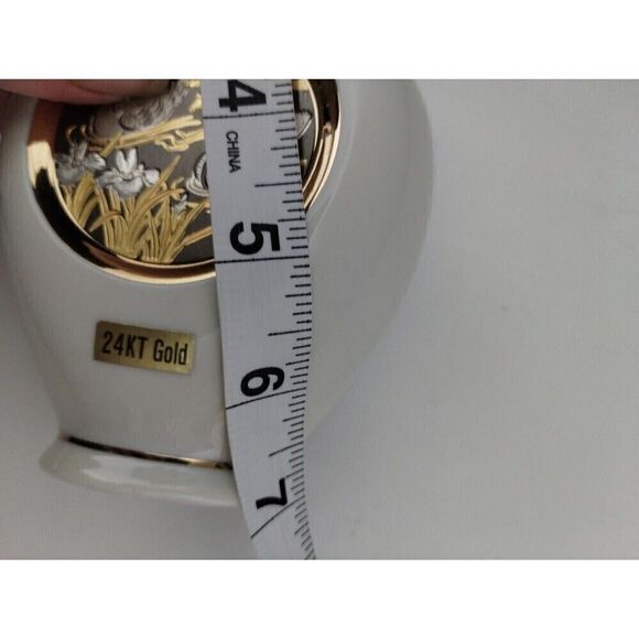 Elegant White Ceramic Ginger Jar w/‎ 24K Gold Trim & Swan Medallion Decorative - Picture 6 of 10